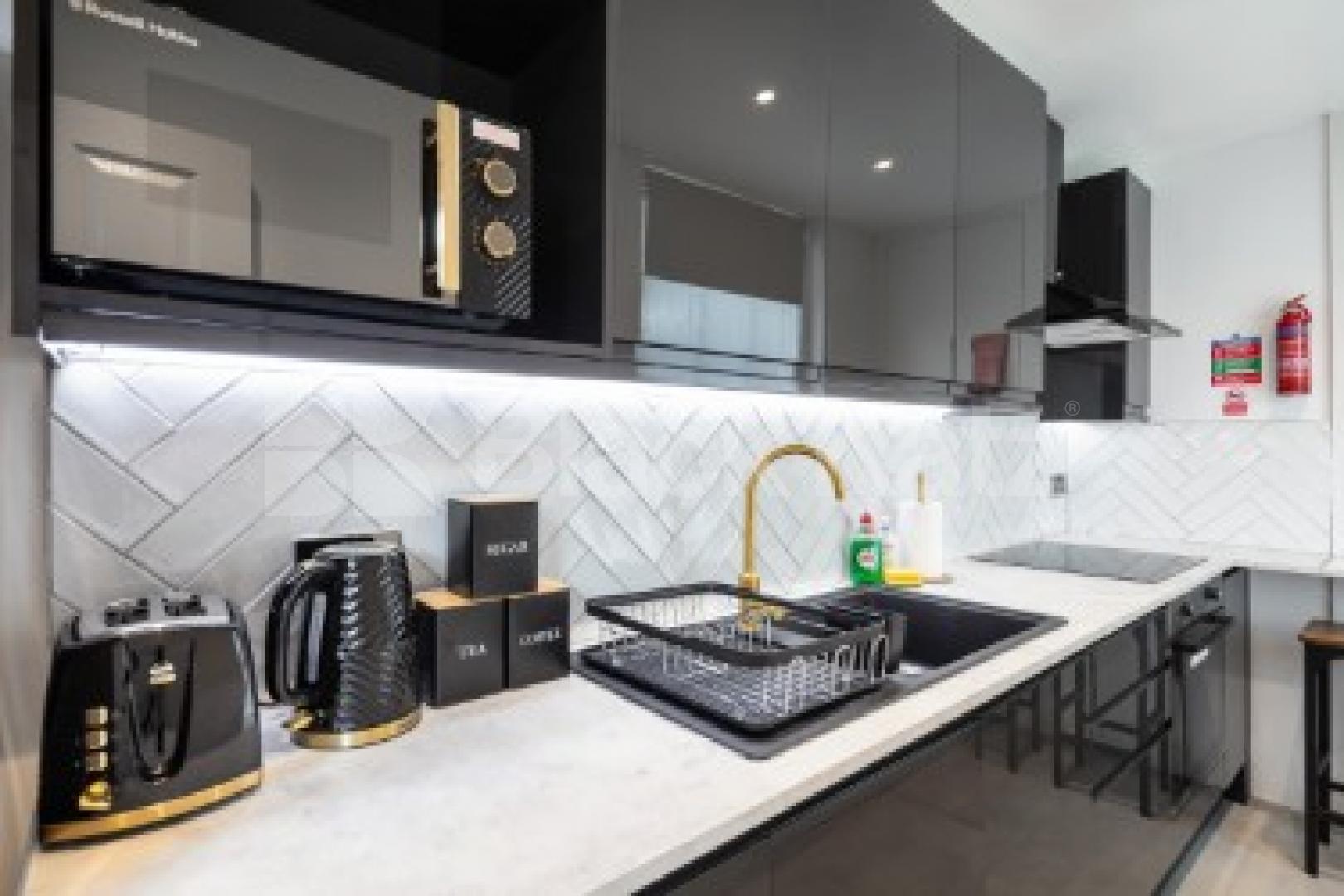 ** Inclusive of council tax, gas, electricity, water, internet and Netflix** Crown Terrace, Cricklewood